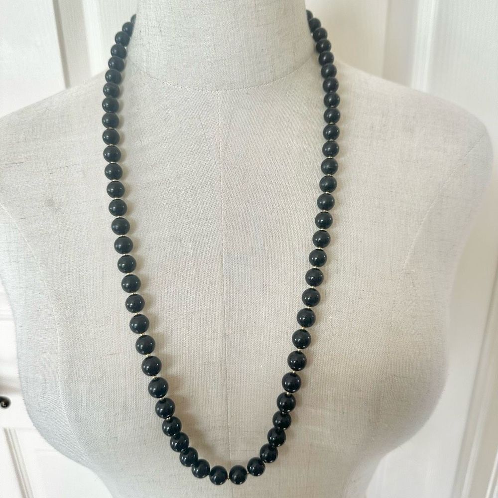Black and gold tone vintage beaded necklace